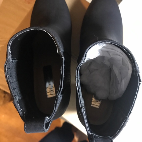 Size 6 black booties - Picture 3 of 3